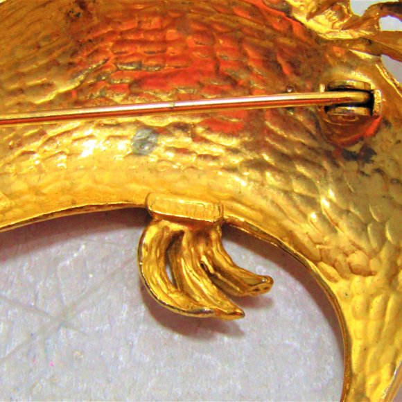 Golden Flopping Fish - Picture 4 of 8